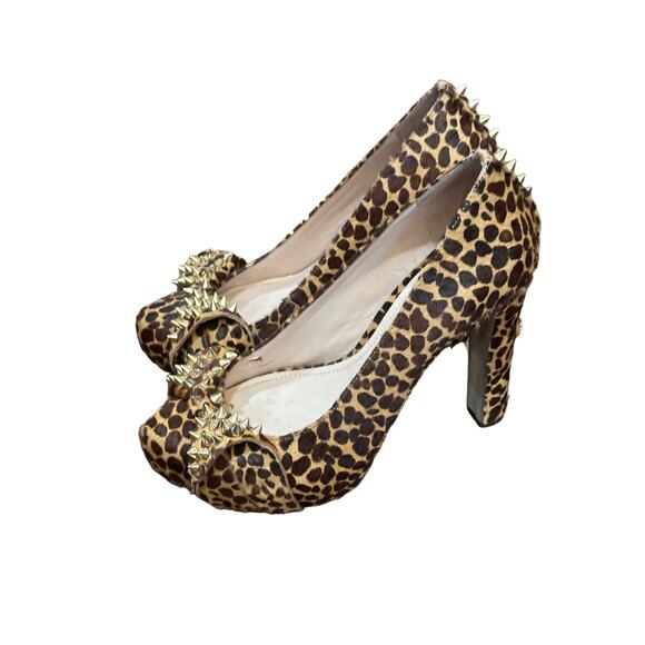 Vince Camuto Sz.8 Leopard Print Statement Heels Gold Spikes Calf Hair Bow Heels - Picture 1 of 15